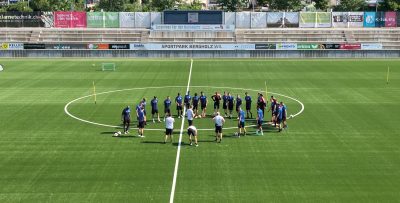 Neuer Kunstrasen eingeweiht